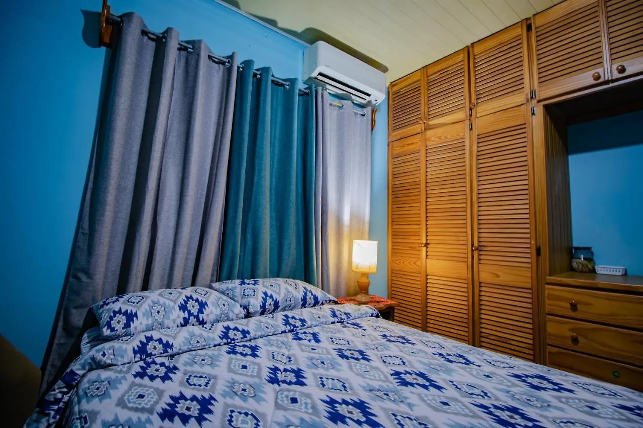 Traum House Bed and Breakfast Saint Augustine Τρινιντάντ και Τομπάγκο
